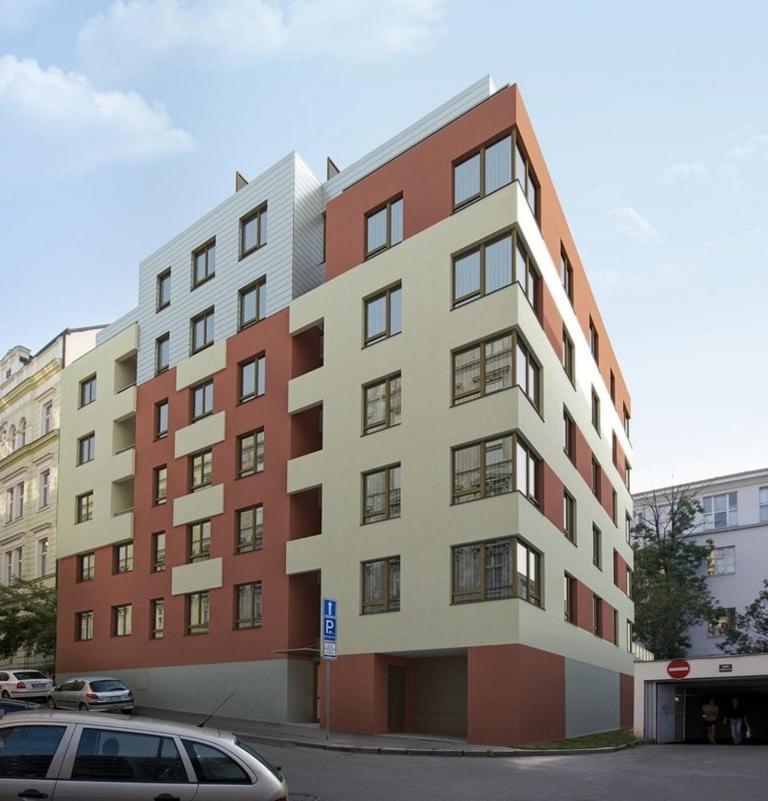 Garden Apartment With Garage In Central Прага Екстериор снимка