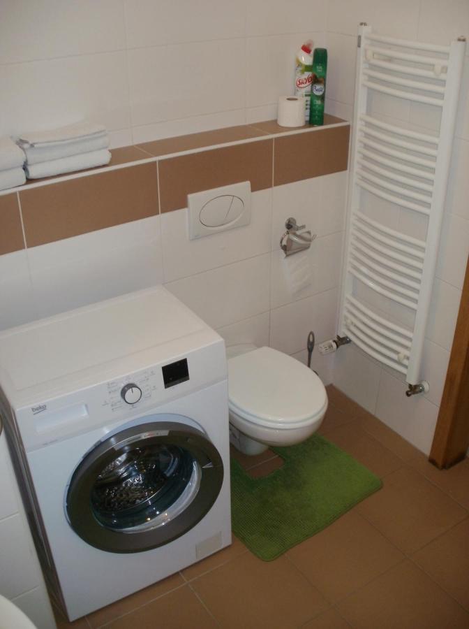 Garden Apartment With Garage In Central Прага Екстериор снимка