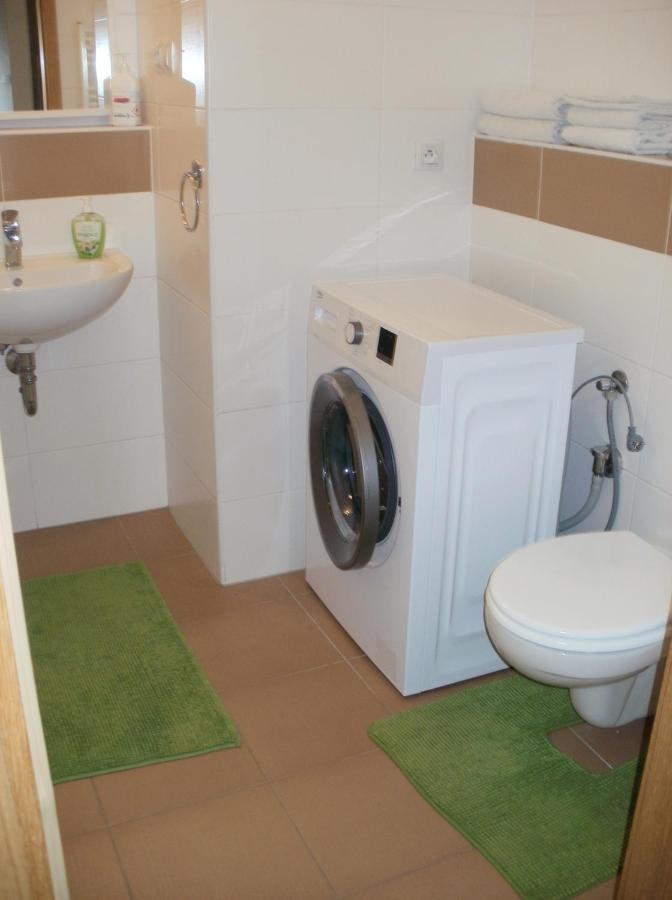 Garden Apartment With Garage In Central Прага Екстериор снимка